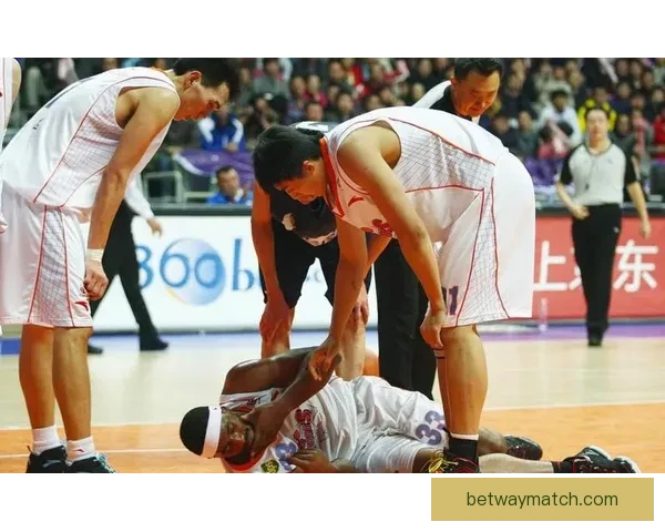 一级恶意犯规引争议塞克斯顿垫脚哈登施罗德绕掩护撞理查兹要害